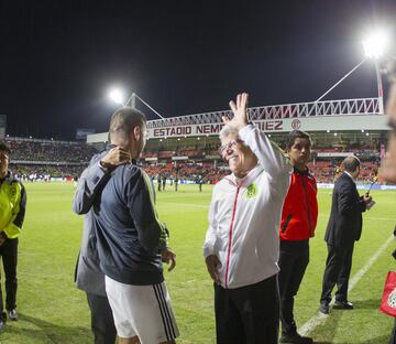 El juego se llevó a cabo en el estadio Nemesio Díez y el Tri del 'Tuca cerró con una victoria de 1-0 con gol de Carlos Vela.