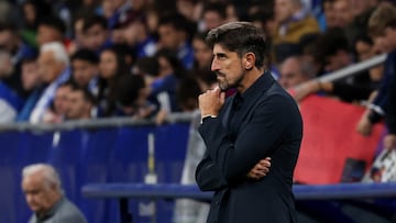 Soccer Football - LaLiga - Real Oviedo v FC Barcelona - Estadio Carlos Tartiere, Oviedo, Spain - September 25, 2025 Real Oviedo coach Veljko Paunovic REUTERS/Pankra Nieto