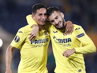 Álex Baena celebra un gol con Yeremi Pino en su etapa en el Villarreal.