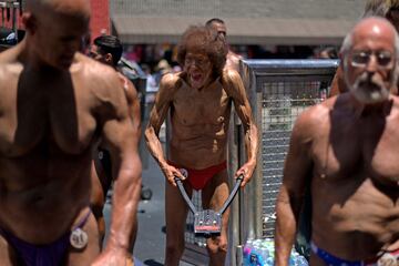 Decenas de deportistas participaron en el mitíco campeonato culturista de Venice, California, durante la fiesta nacional del 4 de julio. 