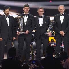 Verstappen recoge el trofeo y Hamilton se queja de la FIA