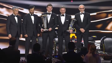 Verstappen y Horner, con los trofeos de campeones de F1 en la Gala de la FIA.
