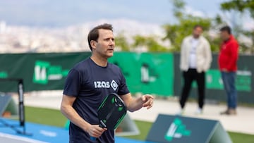 Gaizka Mendieta practicando pickleball.