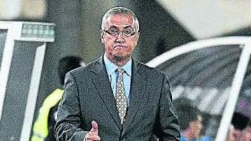 <b>EL MAGO. </b>Gregorio Manzano busca el pleno en Son Moix.