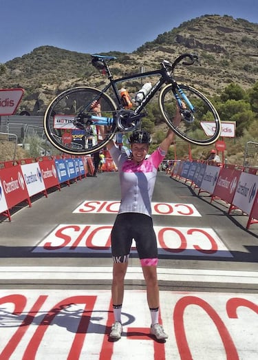 RAD Monika también corre la Vuelta a España con su bici