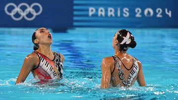 Saint-denis (France), 10/08/2024.- Nuria Diosdado and Joana Jimenez of Mexico compete in the Duet Free Routine of the Artistic Swimming competitions in the Paris 2024 Olympic Games, at the Aquatics Centre in Saint Denis, France, France, 10 August 2024. (Francia) EFE/EPA/CAROLINE BLUMBERG