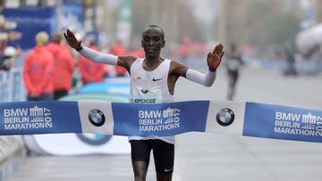 Kipchoge es jefe de la maratón: gana en Berlín sin récord