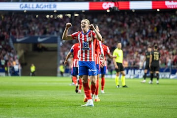 El jugador inglés celebra su primer gol con la camiseta rojiblanca.