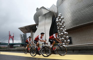 El Team Cofidis durante la presentación del Tour de Francia 2023 en Bilbao.