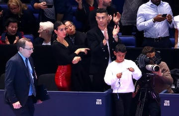 Cristiano made the most of the international break to watch the Djokovic v Isner match at the ATP Finals in London with Georgina Rodríguez and his eldest son.