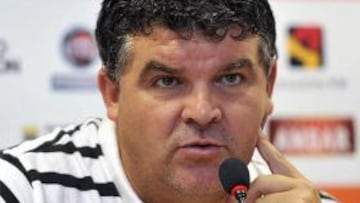 Onésimo anuncia que desea abandonar el Huesca