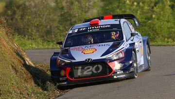 Dani Sordo rueda durante una prueba del Mundial de Rallies.