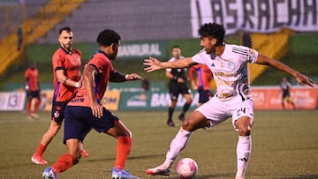 Kenderson Navarro se roba el show en el Clásico de Comunicaciones vs Municipal