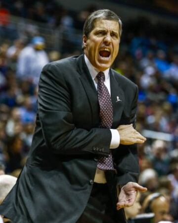 Randy Wittman, técnico de los Wizards, en plena faena.