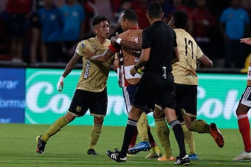 Medellín y Águilas Doradas abrieron la cuarta fecha de los cuadrangulares de Liga BetPlay, partido que estuvo detenido casi una hora por lluvia.

Foto:Diario AS Participación

Actualizado a 22 de noviembre de 2022 22:51 COT

Etiquetado en:
Independiente Medellin
Las Águilas Doradas
Liga Betplay
Dimayor
Fútbol

Medellín y Águilas Doradas abrieron la cuarta fecha de los cuadrangulares de Liga BetPlay, partido que estuvo detenido casi una hora por lluvia.