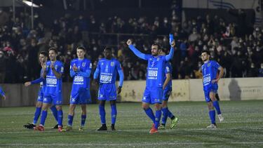 Los jugadores del Andratx dan las gracias a su afición