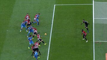 En el 94’ del Athletic-Getafe, Íñigo Martínez agarra y derriba a Mata pero Iglesias Villanueva no señala penalti y desde el VAR le indican que "está todo bien, Nacho, puedes pitar (el final)". Y así