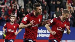 Budimir, que suma cinco jornadas consecutivas viendo puerta, celebra un gol con Osasuna.