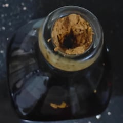 Abre una botella de whisky que tenía reservada desde hace 17 años y se lleva rápidamente una “lección importante”