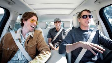 Shaun White, Kelly Slater y Tony Hawk cantando dentro de un coche. 