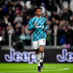 Cuadrado entrena diferenciado por molestias en la rodilla