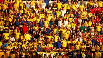 Aficionados colombianos en el Rico Pérez, disfrutando del Colombia-Chile.