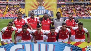 Jugadores de Independiente Santa Fe antes de un partido por Liga &Aacute;guila.