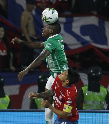 Pablo Ceppelini anotó el gol que le dio la victoria a los dirigidos por Paulo Autuori, quienes lograron regresar a los ocho a falta de tres fechas.