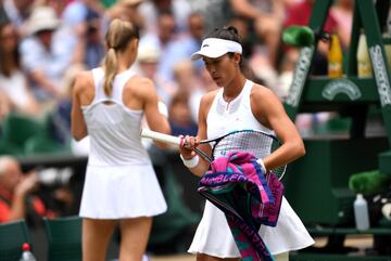 Garbiñe Muguruza en un momento del partido de semifinales ante la eslovaca Magdalena Rybarikova.