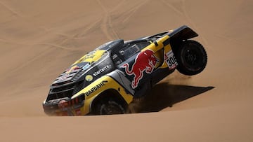 Loeb sigue en su mundo, 'Peter' cede y Sainz vuelve a divertirse