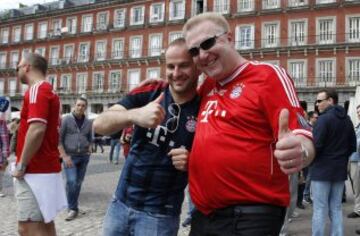 Los seguidores del Bayern Munich toman Madrid para animar a su equipo en el partido de ida de las semifinales de la Champions League que se disputará hoy en el Santiago Bernabéu.