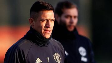 Alexis Sánchez salió lesionado del entrenamiento en el United