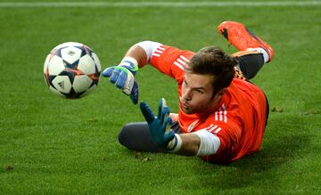 El guardameta del Real Madrid Jesús Fernández se marchó al Levante U.D. y su venta dejo en las arcas del conjunto blanco un total de 500.000 euros en la temporada 2014-15.