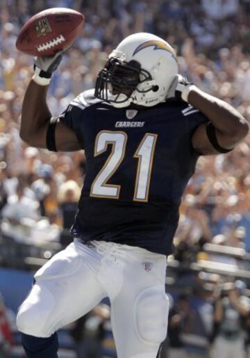 San Diego Chargers ha anunciado su intención de retirar el número 21 en honor a LaDainian Tomlinson. En la actualidad, son muy pocos los números que retiran las franquicias de la NFL, que desaconseja hacerlo.