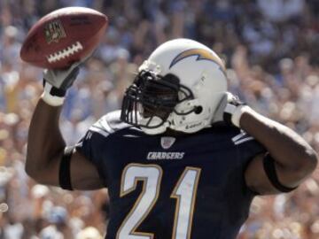 San Diego Chargers ha anunciado su intención de retirar el número 21 en honor a LaDainian Tomlinson. En la actualidad, son muy pocos los números que retiran las franquicias de la NFL, que desaconseja hacerlo.