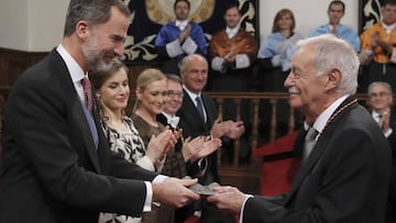 Eduardo Mendoza recibe el Premio Cervantes de manos del Rey Felipe VI