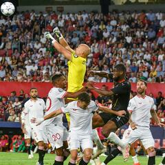 Dmitrovic hace añorar a Bono