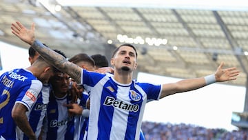 Borja Sainz celebra un gol con el Oporto.