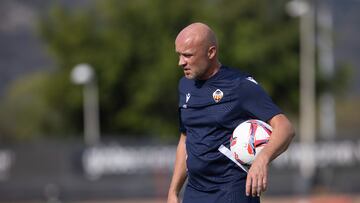 Schreuder no descarta firmar fuera de plazo o esperar al mercado de invierno