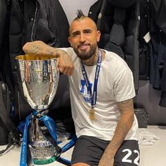 Futbolistas chilenos con más títulos oficiales en la historia