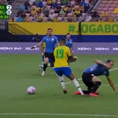 En Uruguay se ceban con Godín por esta jugada: ¡al suelo!