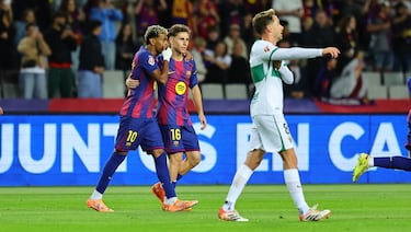 Lamine Yamal celebra el 1-0 al Elche. 

