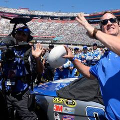 Peyton Manning cambia la NFL por la NASCAR