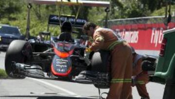 El McLaren de Button se averi&oacute; en la tercera sesi&oacute;n de libres. 