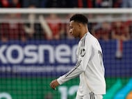Soccer Football - LaLiga - Osasuna v Real Madrid - El Sadar Stadium, Pamplona, Spain - February 21, 2026 Real Madrid's Kylian Mbappe looks dejected after the match REUTERS/Vincent West