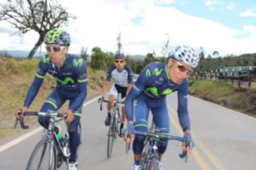 Eso sí, cuando de entrenamiento se trata, Nairo siempre piensa en Boyacá. Con sus amigos o jóvenes que lo ven como paso a seguir, sale a entrenar por todo el departamento. Nada raro si usted va andando por la vía y se lo encuentra. No dude en saludarlo.