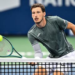 Carreño se retira y Alcaraz se queda solo en París