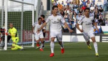 Álvaro Medrán celebra un gol con el Castilla.