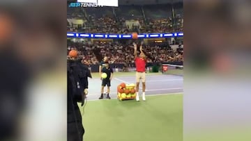 Federer en Shanghai como si fuera Michael Jordan en USA