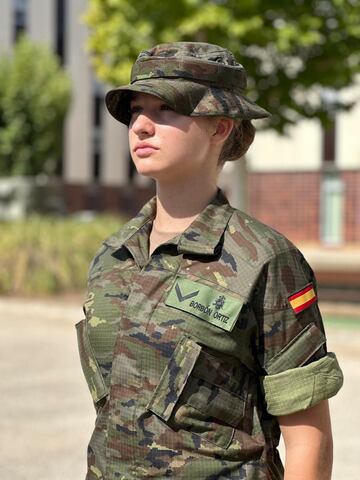 La Princesa Leonor en formación juntos con sus compañeros en la Academia Militar en Zaragoza.